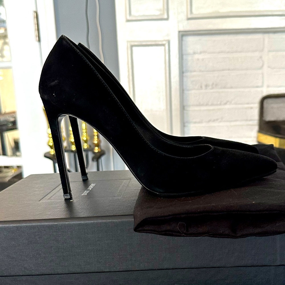 Saint Laurent Anja Suede Pumps 105